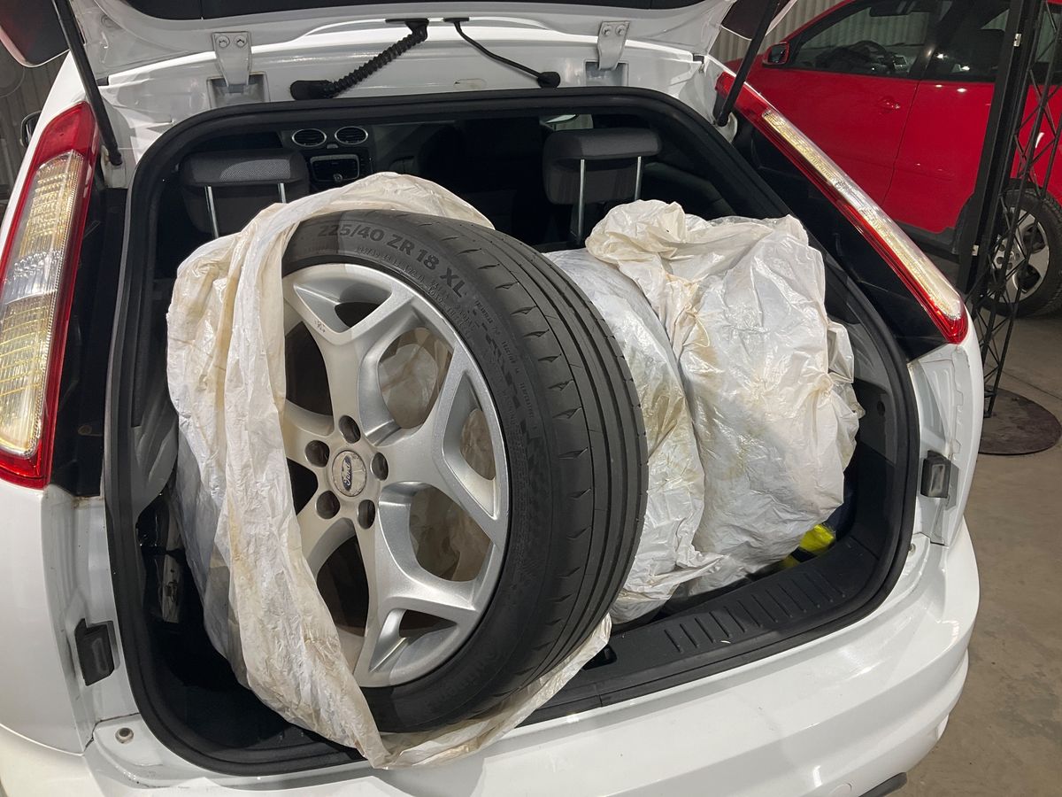 Ford Focus 2009 — photo 16