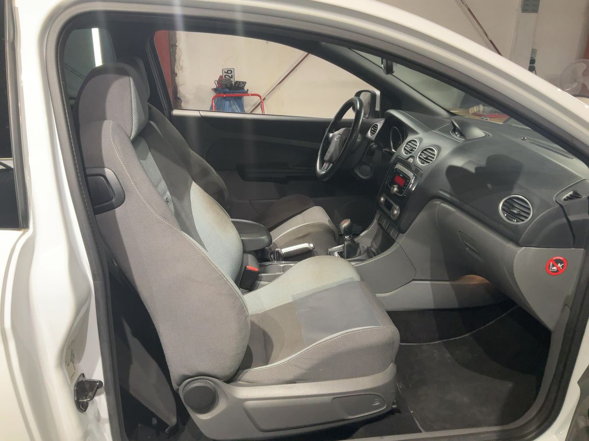 Ford Focus 2009 — photo 18