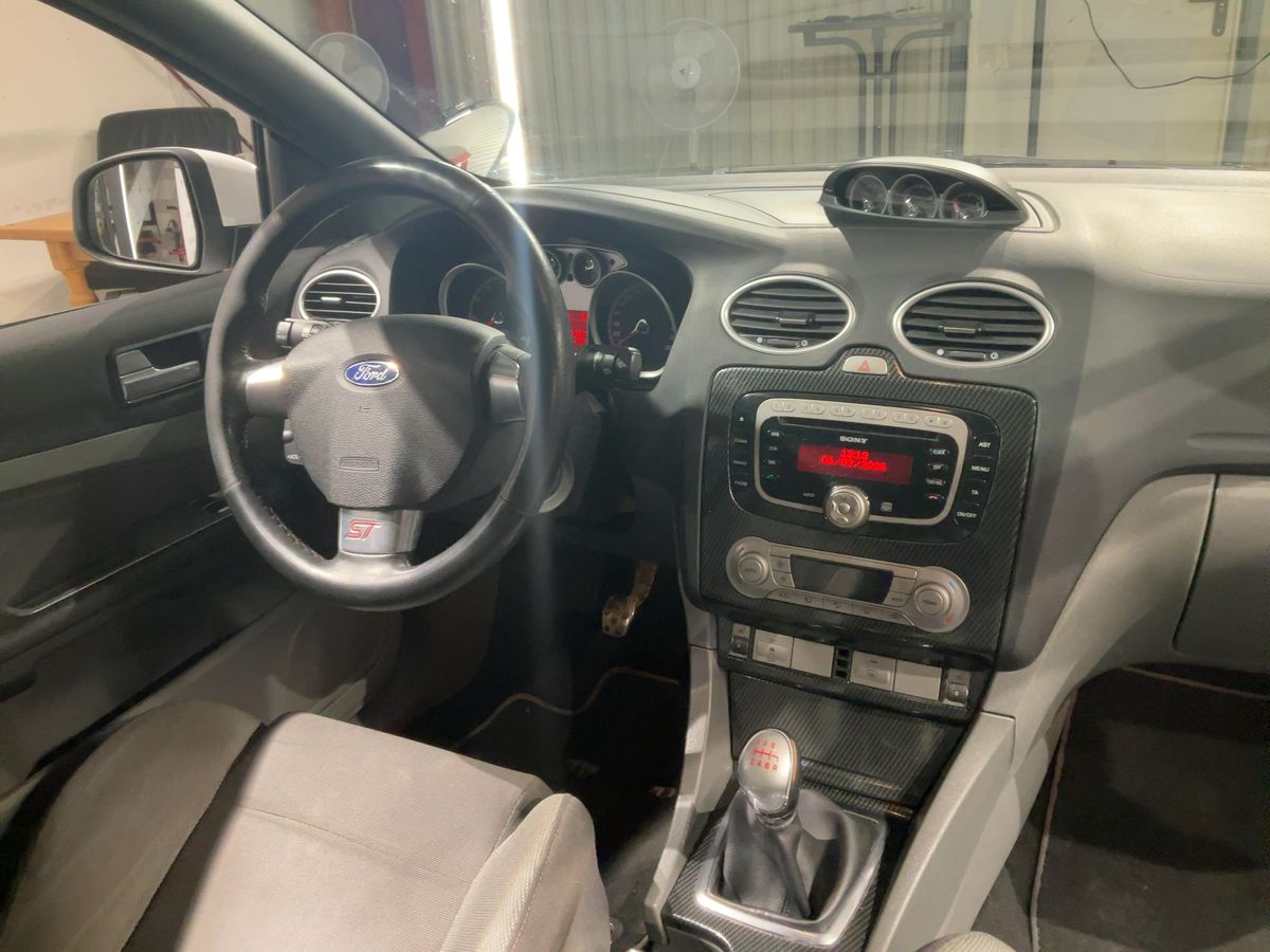 Ford Focus 2009 — photo 19