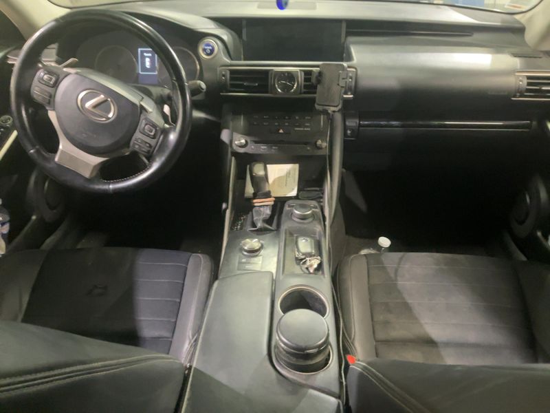 Lexus IS-Serie IS 300h Pack — zdjęcie 12