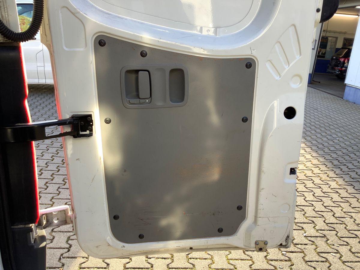 Volkswagen Crafter 2015 — photo 39