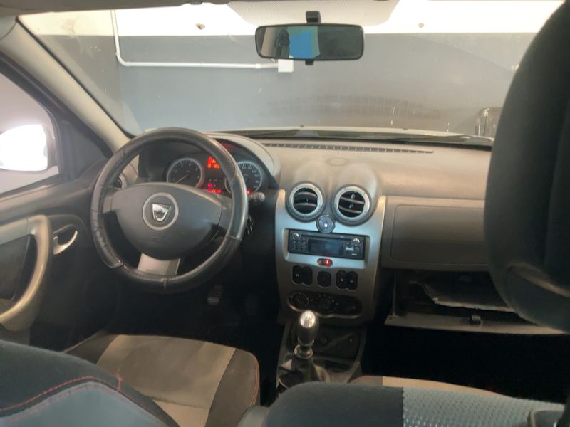 Dacia Duster 1.5 dCi Laureate 4x2 — zdjęcie 12