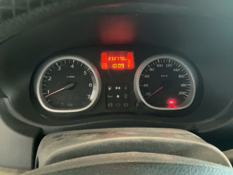 Dacia Duster 1.5 dCi Laureate 4x2 — zdjęcie 13