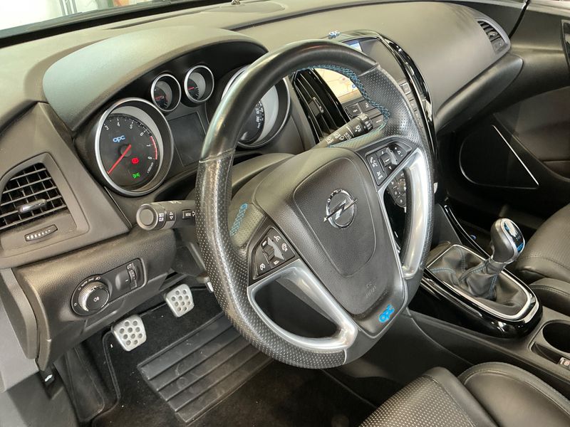 Opel Astra GTC 2.0 Turbo OPC 2015 – снимка 29