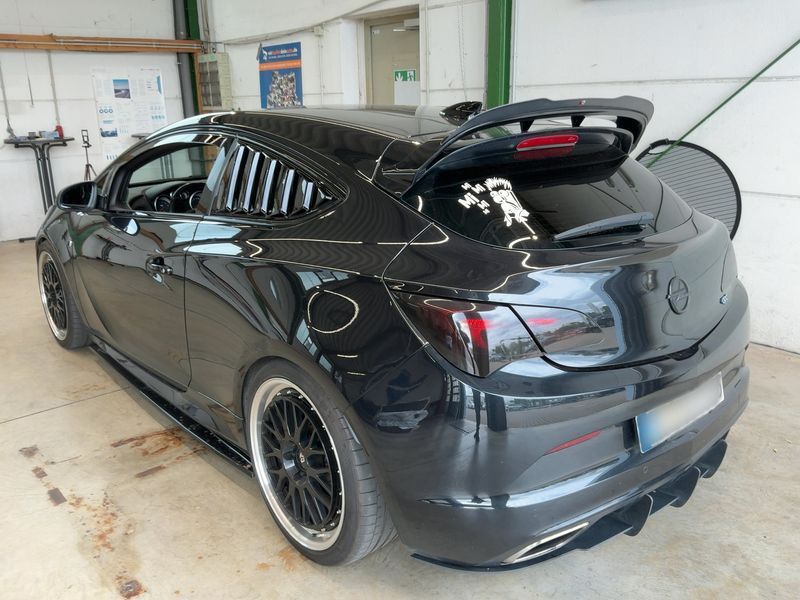 Opel Astra GTC 2.0 Turbo OPC — zdjęcie 3