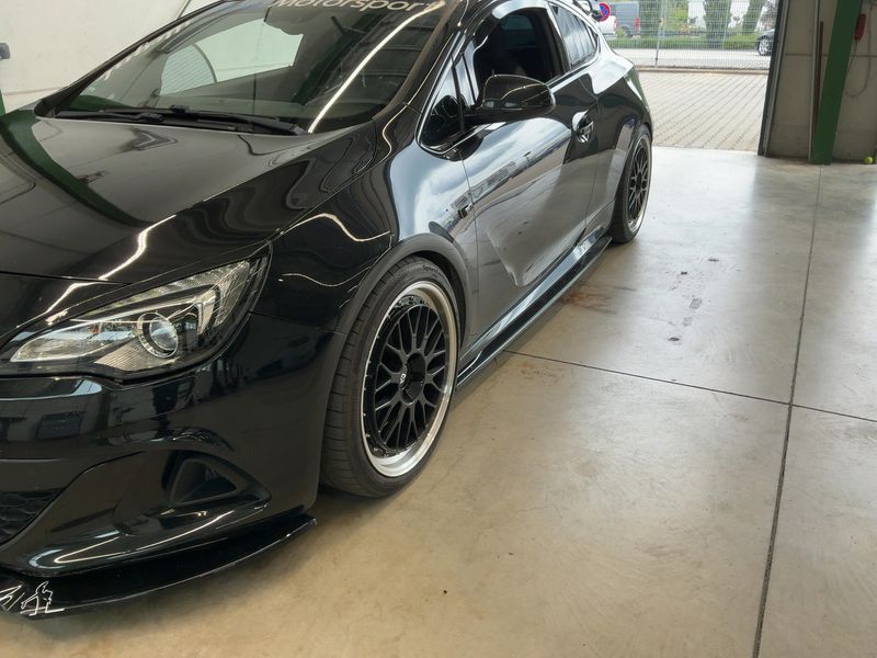 Opel Astra GTC 2.0 Turbo OPC — zdjęcie 2