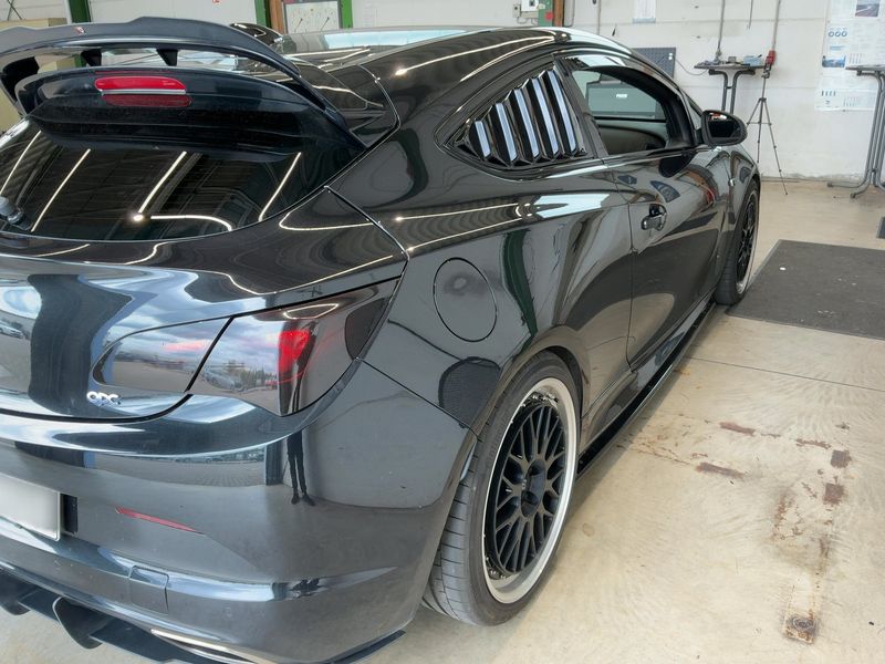 Opel Astra GTC 2.0 Turbo OPC — zdjęcie 6