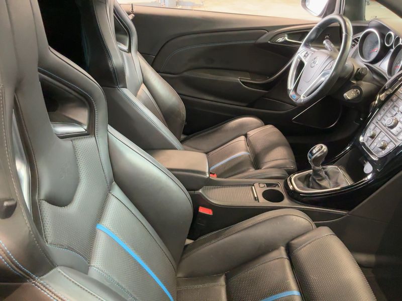 Opel Astra GTC 2.0 Turbo OPC — zdjęcie 11