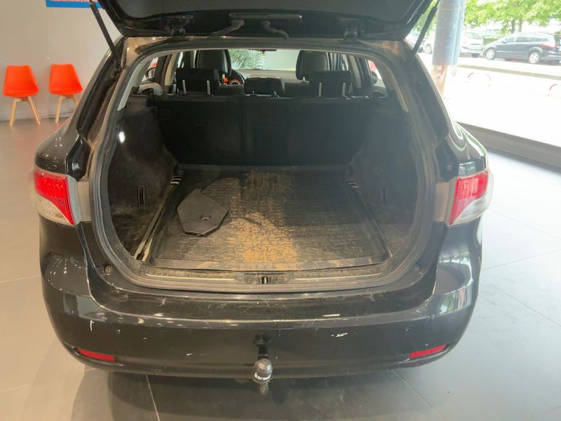 Toyota Avensis 2.0 D-4D Advance — zdjęcie 10