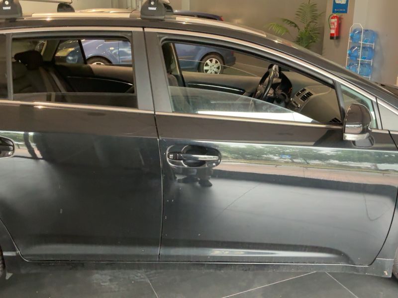 Toyota Avensis 2.0 D-4D Advance — zdjęcie 7