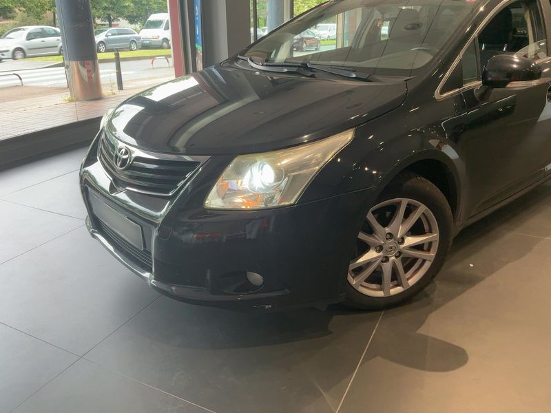 Toyota Avensis 2.0 D-4D Advance — zdjęcie 2