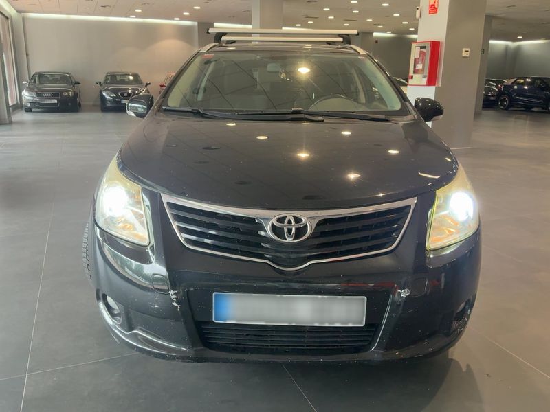 Toyota Avensis 2.0 D-4D Advance — zdjęcie 9