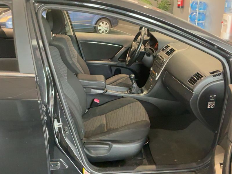 Toyota Avensis 2.0 D-4D Advance — zdjęcie 11