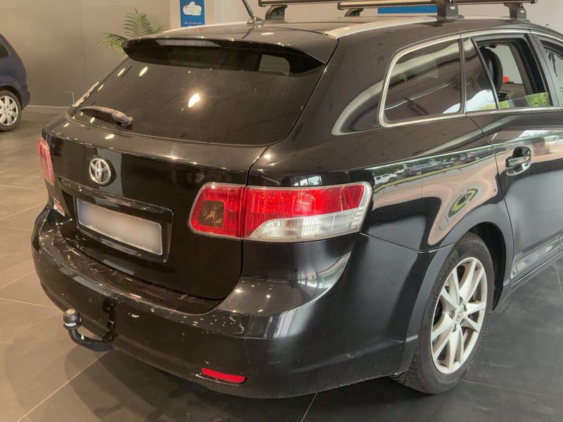 Toyota Avensis 2.0 D-4D Advance — zdjęcie 6