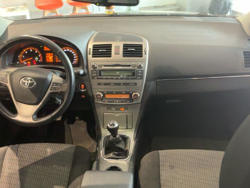 Toyota Avensis 2.0 D-4D Advance — zdjęcie 12