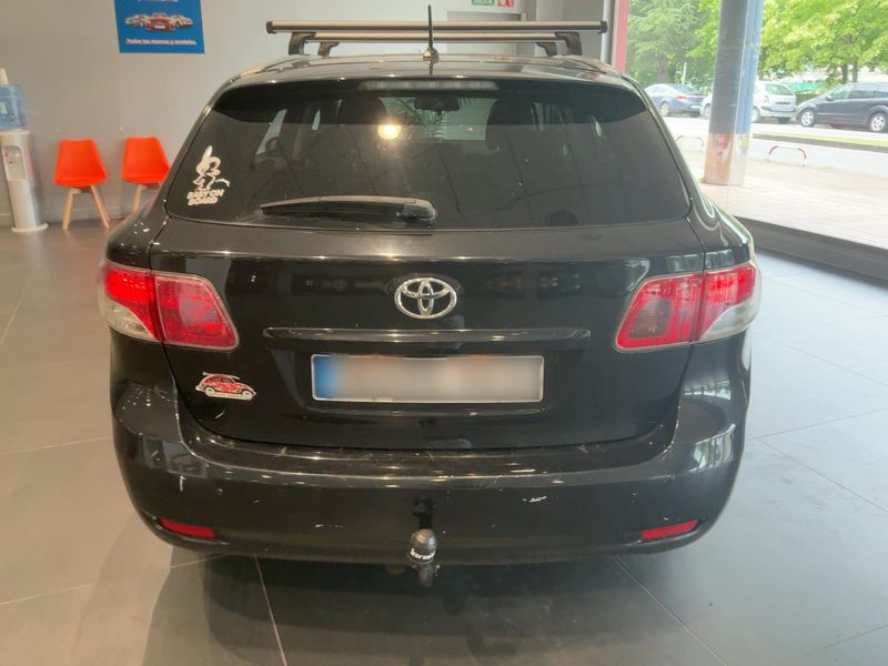 Toyota Avensis 2.0 D-4D Advance — zdjęcie 5