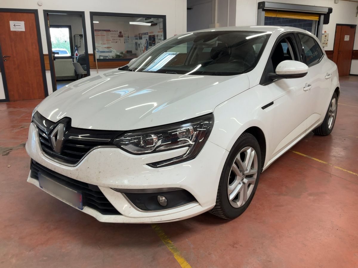 Renault Megane 2018 — photo 1