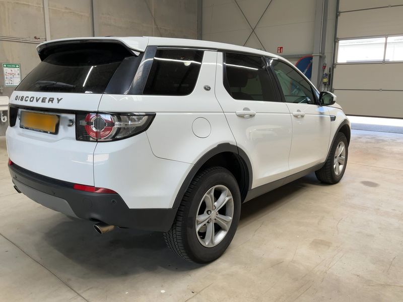 Land Rover Discovery Sport 2.2 Td4 SE AWD — zdjęcie 6
