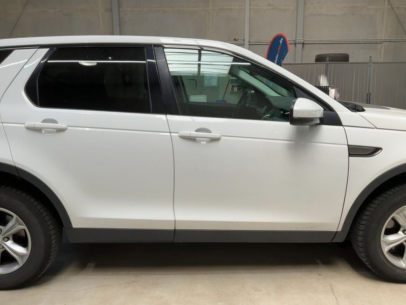 Land Rover Discovery Sport 2.2 Td4 SE AWD — zdjęcie 7