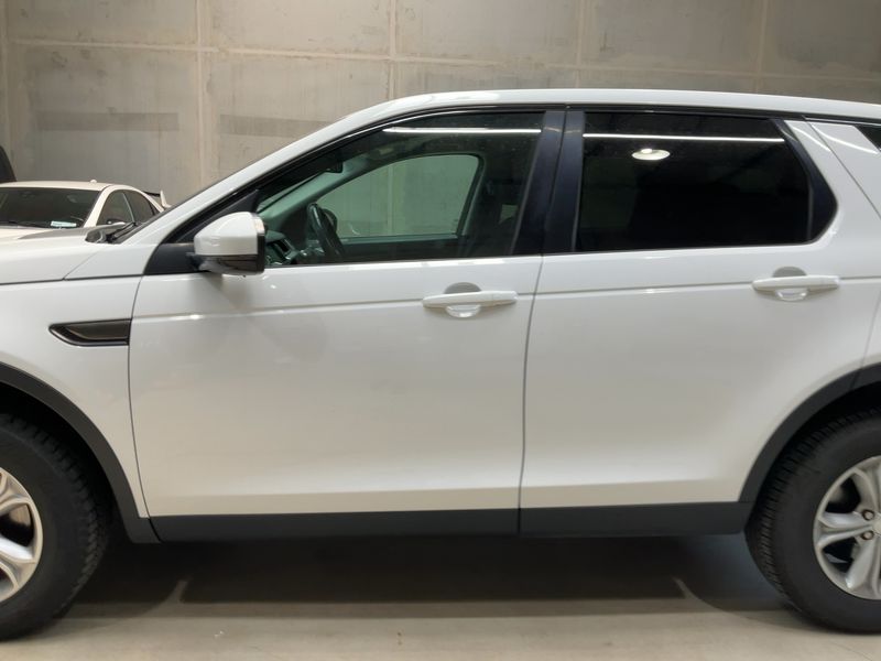 Land Rover Discovery Sport 2.2 Td4 SE AWD — zdjęcie 4