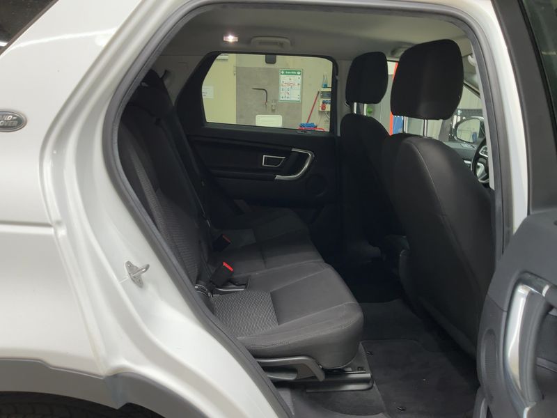 Land Rover Discovery Sport 2.2 Td4 SE AWD — zdjęcie 14