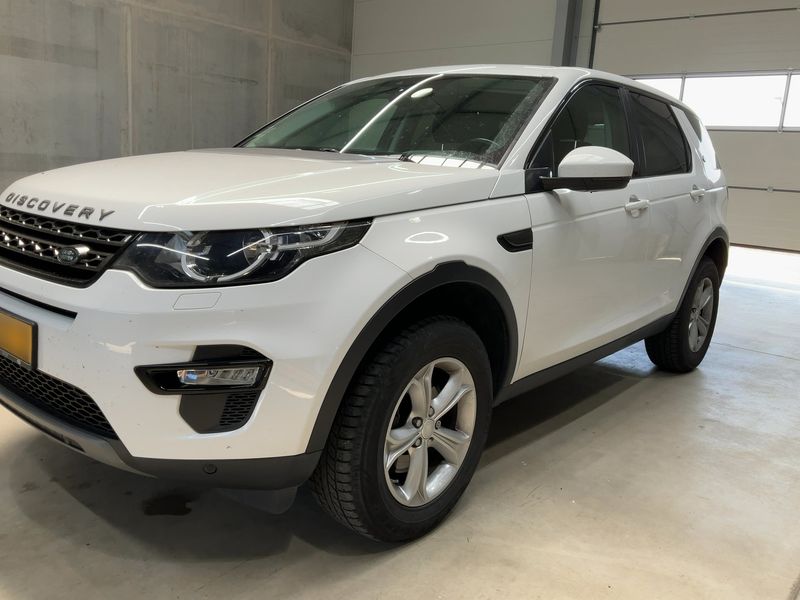 Land Rover Discovery Sport 2.2 Td4 SE AWD — zdjęcie 2