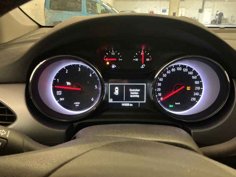 Opel Astra 1.6 CDTI DPF Business — zdjęcie 13