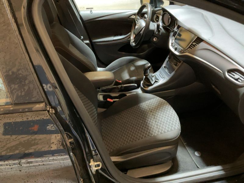 Opel Astra 1.6 CDTI DPF Business — zdjęcie 11