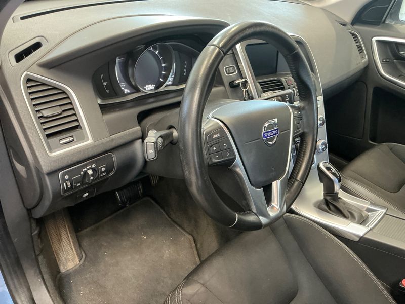 Volvo XC60 2.0 D4 Momentum 2WD 2017 – снимка 26