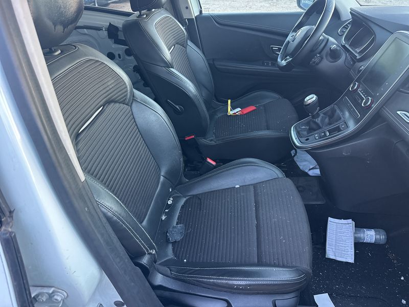 Renault Scenic 1.7 BLUE dCi Zen — zdjęcie 10