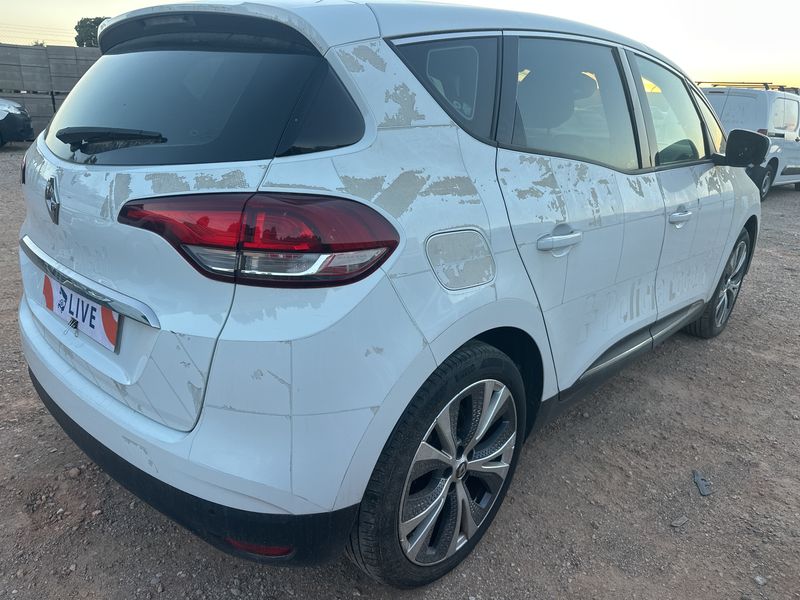 Renault Scenic 1.7 BLUE dCi Zen — zdjęcie 5