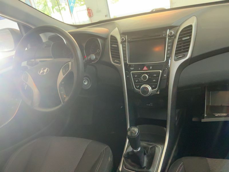 Hyundai i30 1.4 Classic — zdjęcie 12
