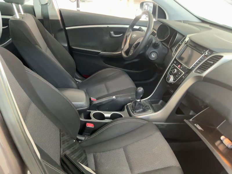 Hyundai i30 1.4 Classic — zdjęcie 11