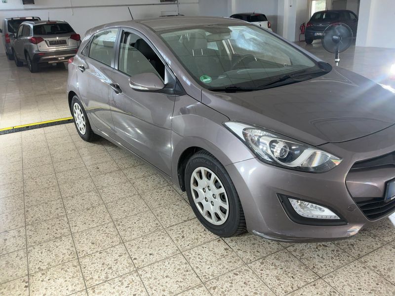 Hyundai i30 1.4 Classic — zdjęcie 8