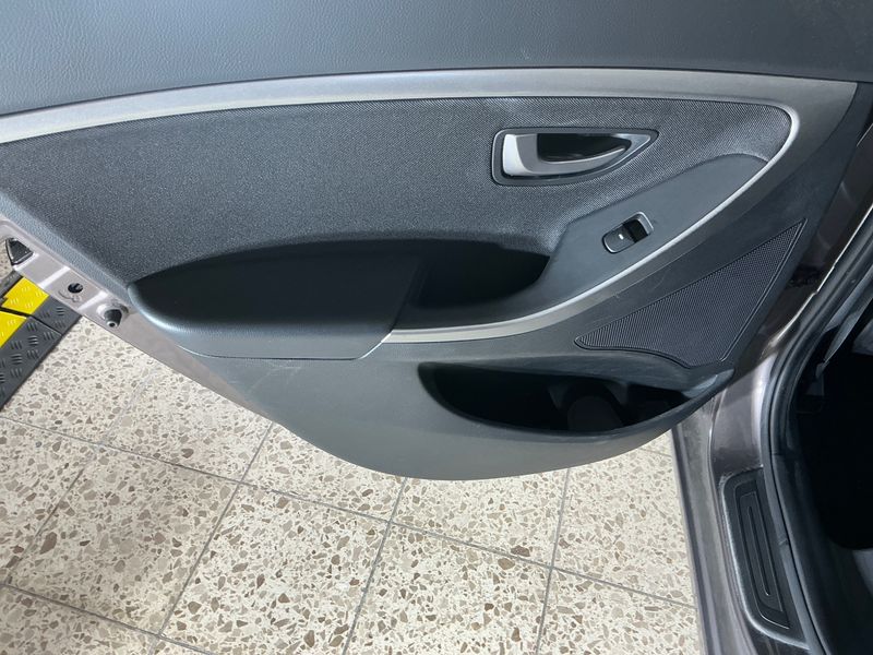 Hyundai i30 1.4 Classic 2014 – снимка 31