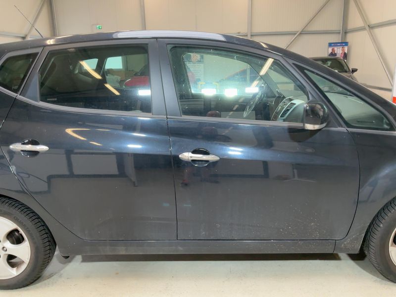 Kia Venga 1.6 FIFA World Cup Edition — zdjęcie 7