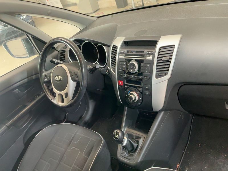 Kia Venga 1.6 FIFA World Cup Edition — zdjęcie 12