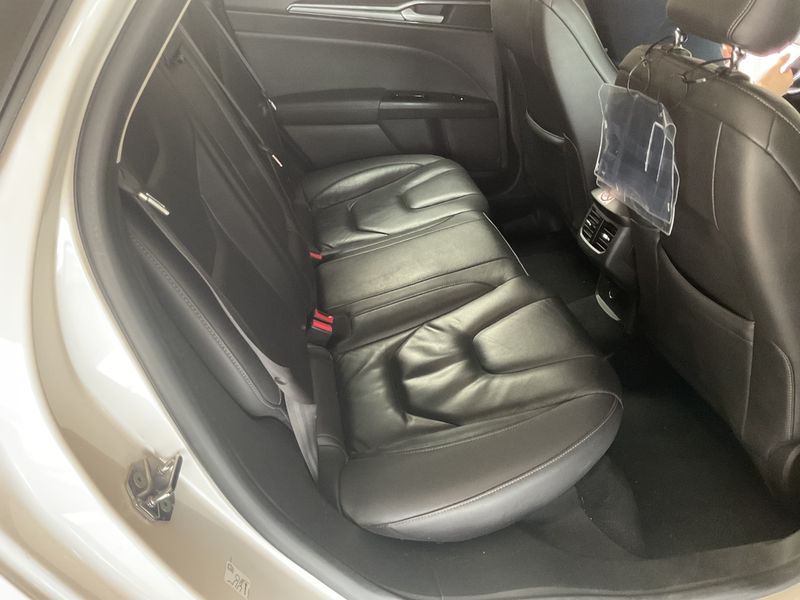 Ford Mondeo 2.0 Hybrid — zdjęcie 14