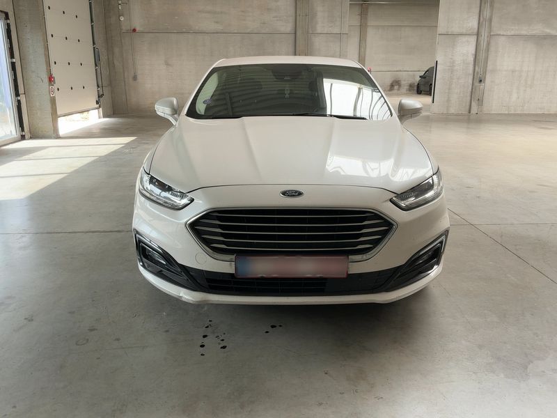 Ford Mondeo 2.0 Hybrid — zdjęcie 9