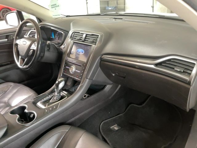 Ford Mondeo 2.0 Hybrid — zdjęcie 12