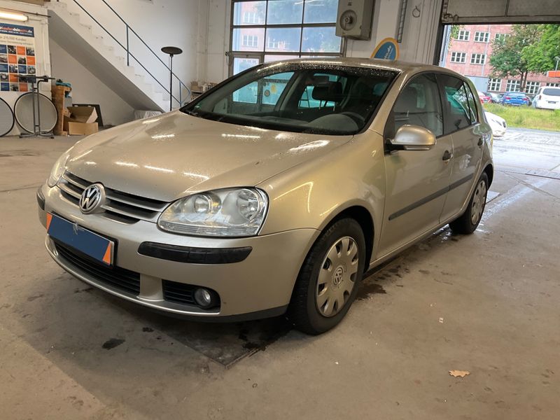 Volkswagen Golf V 1.6 Trendline — zdjęcie 1