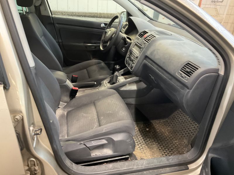 Volkswagen Golf V 1.6 Trendline — zdjęcie 3