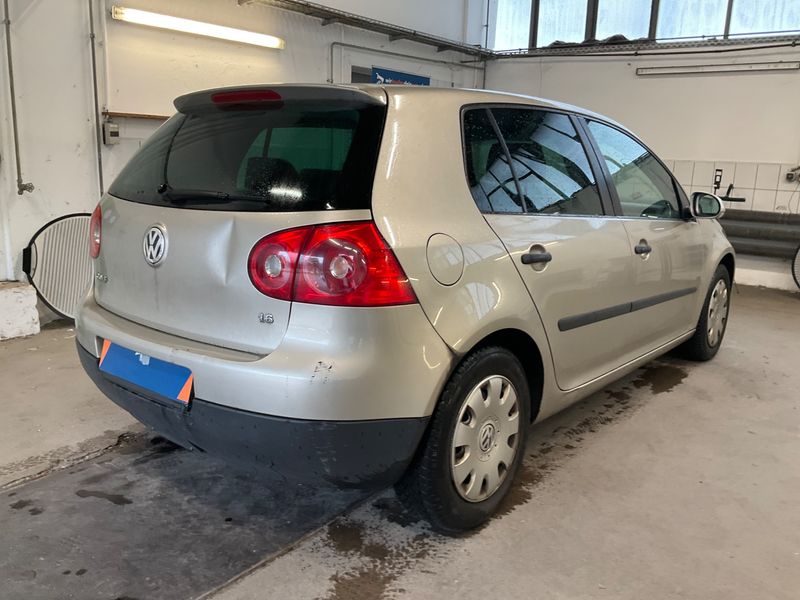 Volkswagen Golf V 1.6 Trendline — zdjęcie 2