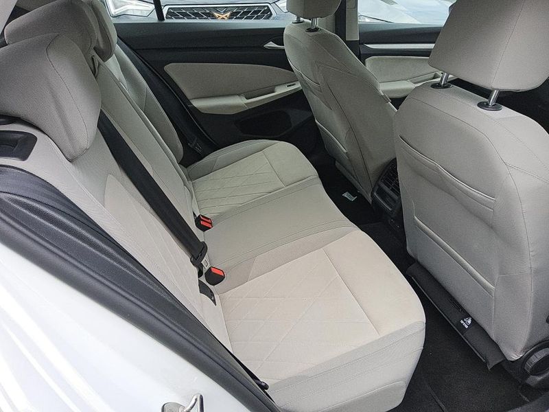 Volkswagen Golf VIII 2.0 TDI Life — zdjęcie 11