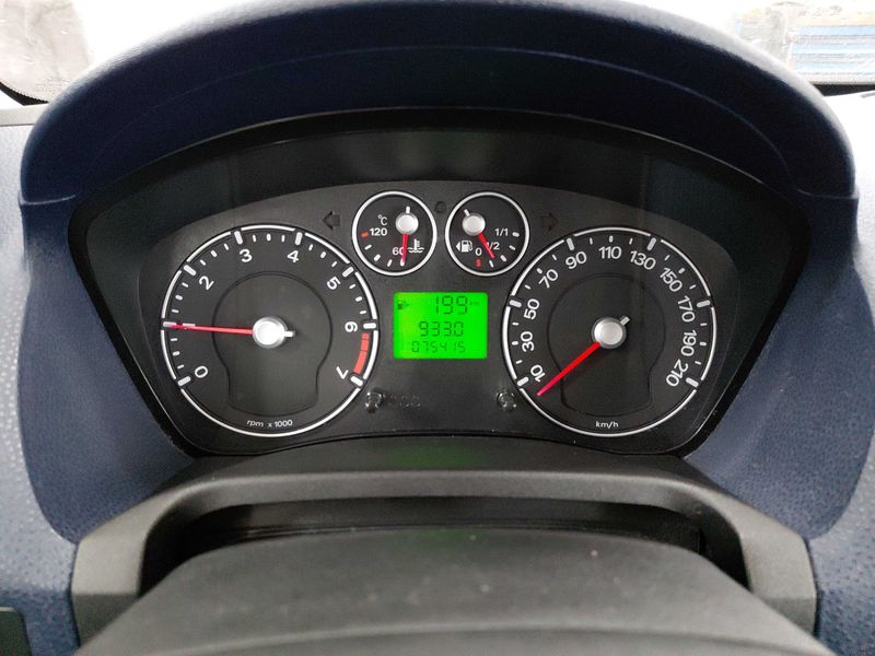 Ford Fiesta 1.3 Fun X — zdjęcie 12