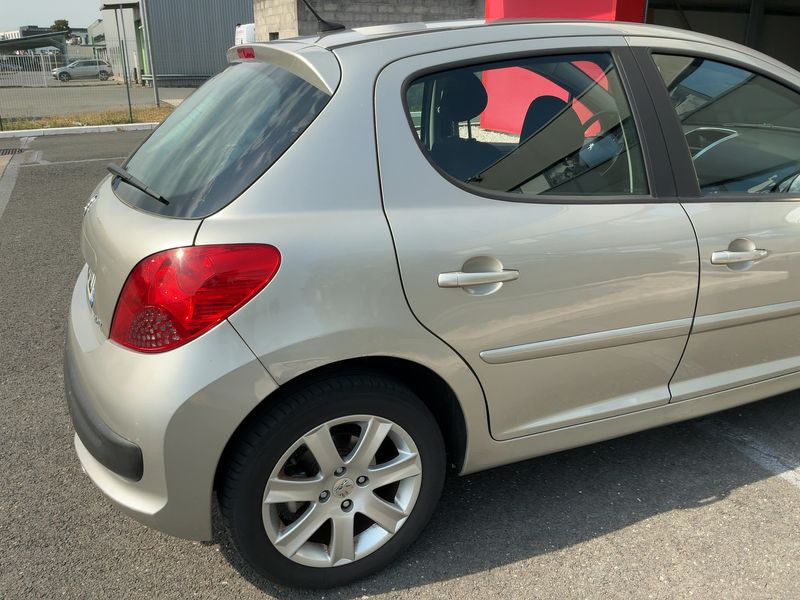 Peugeot 207 1.6 Feline — zdjęcie 6
