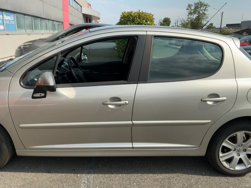 Peugeot 207 1.6 Feline — zdjęcie 4