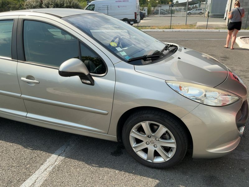Peugeot 207 1.6 Feline — zdjęcie 8