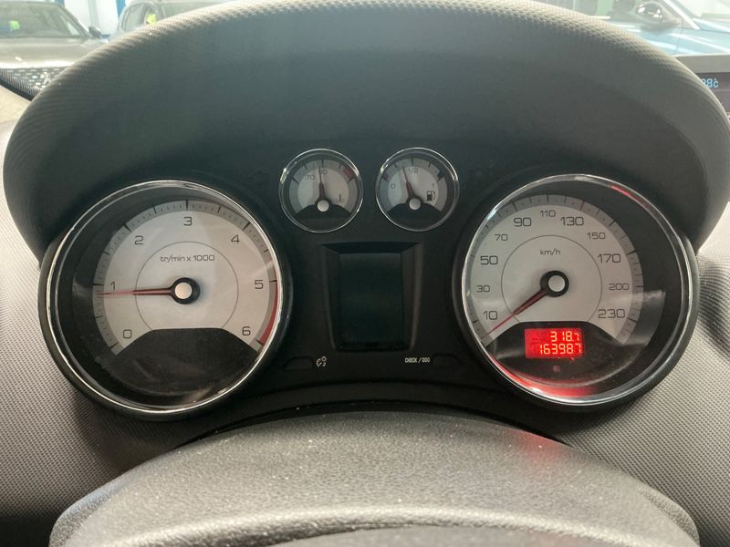 Peugeot 308 1.6 HDi Premium 2007 – снимка 4