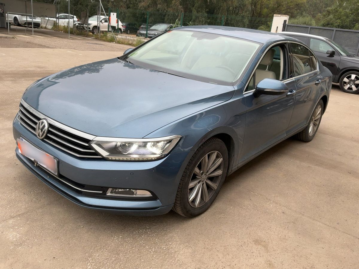 Volkswagen Passat 2017 — photo 1